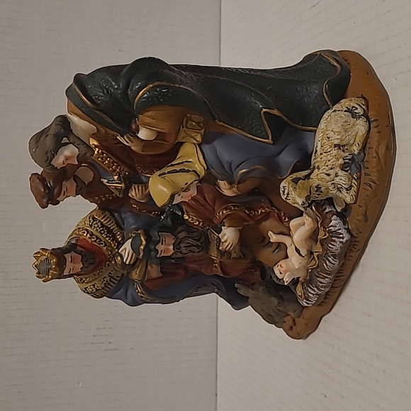 Beautiful Vintage Nativity Scene - Picture 3 of 17